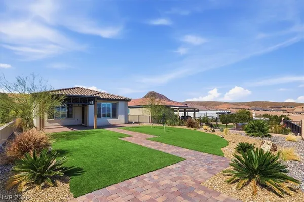 $685,000 | 58 Lake Bluff Court, Henderson, NV 89011