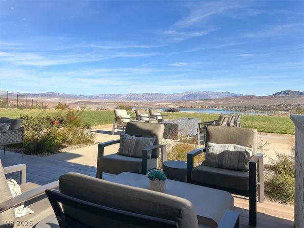 $685,000 | 58 Lake Bluff Court, Henderson, NV 89011