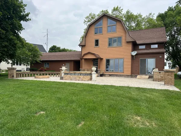 $610,000 | 70 Lakeview Drive, Slayton, MN 56172