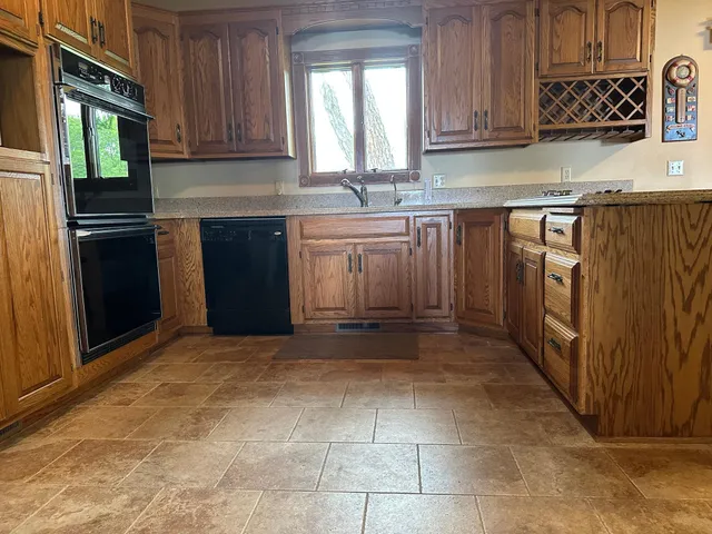 $749,000 | 70 Lakeview Drive, Slayton, MN 56172