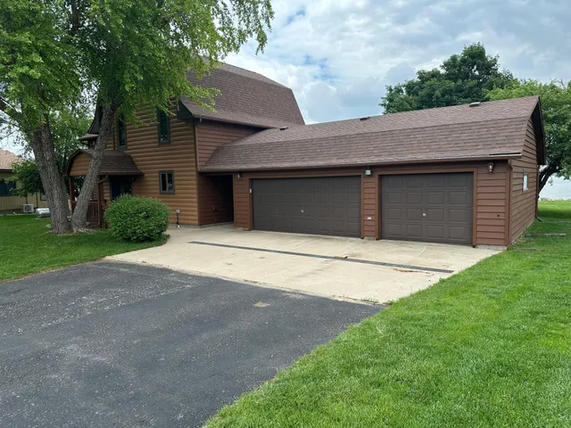 $749,000 | 70 Lakeview Drive, Slayton, MN 56172