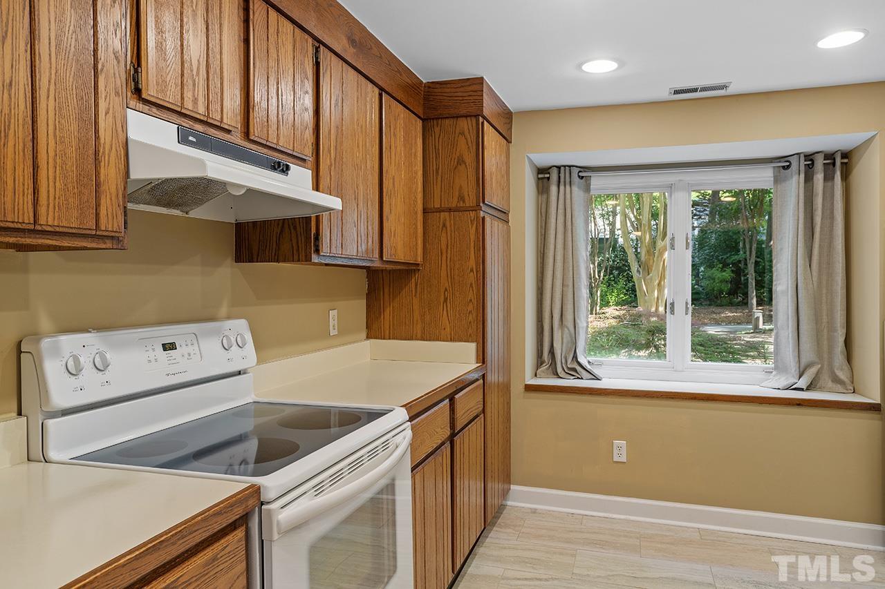4341 Sunscape Lane Raleigh, NC 27613 - Photo 9 of 32 a kitchen with a stove a refrigerator and a sink