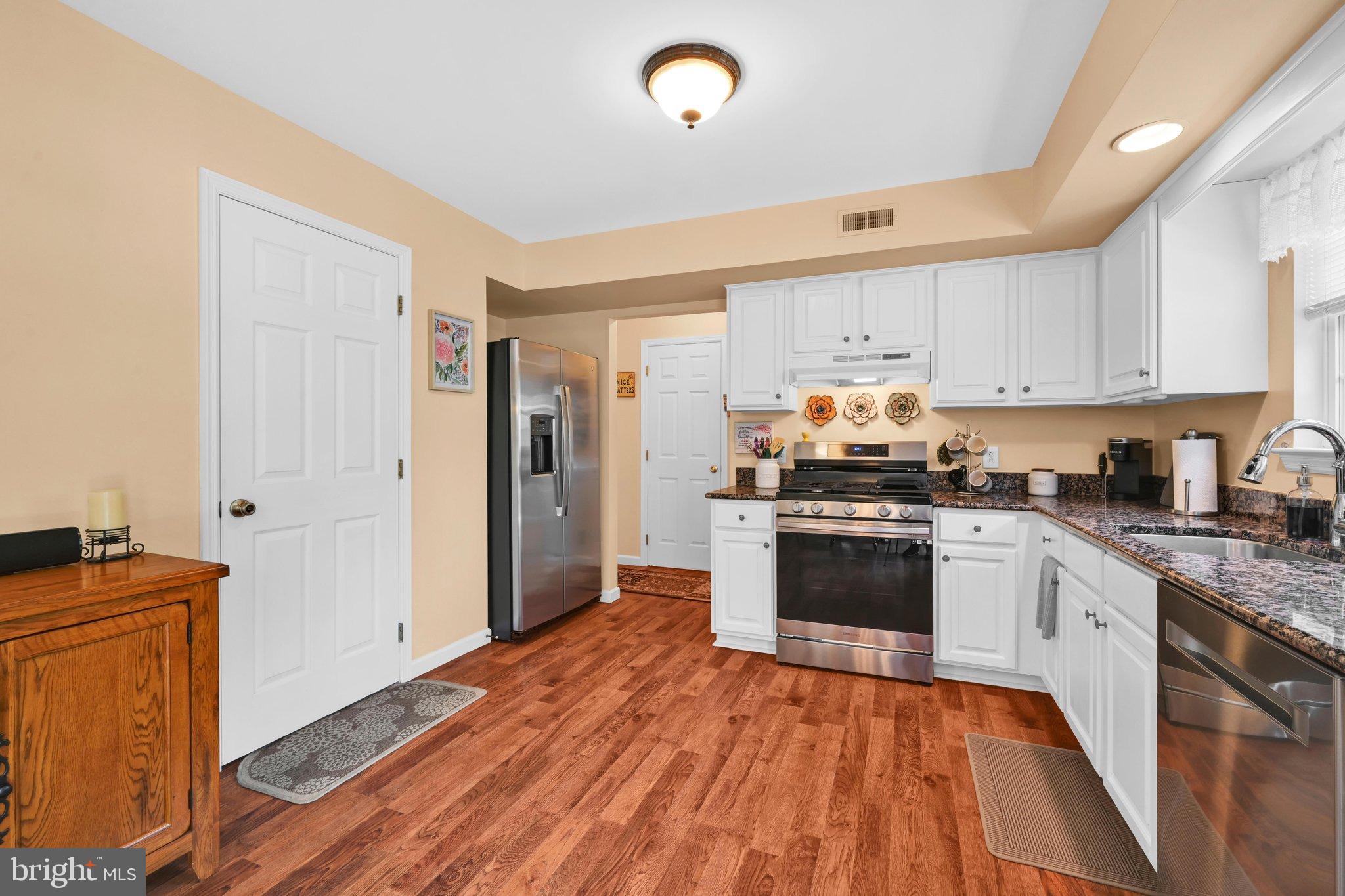 351 Oneida Drive Sinking Spring, PA 19608 - Photo 13 of 36 Kitchen