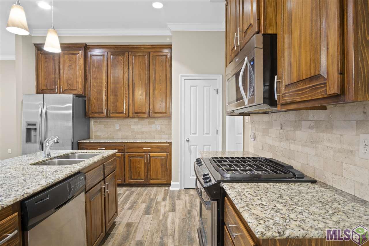 7723 Ibiza Drive Baton Rouge, LA 70820 - Photo 6 of 22 Gas Range with built in microwave