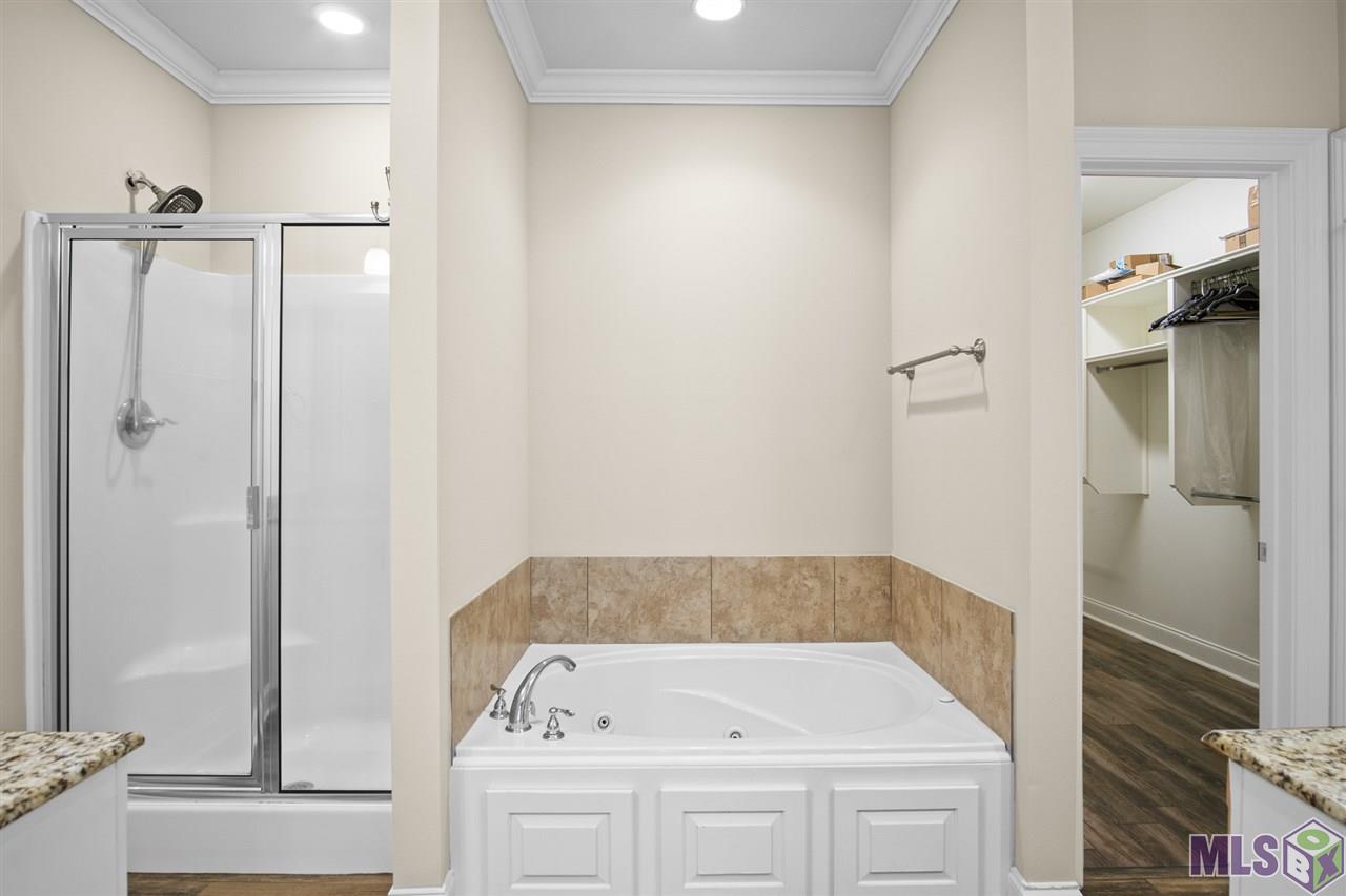 7723 Ibiza Drive Baton Rouge, LA 70820 - Photo 9 of 22 Master Bathroom with Jetted Tub