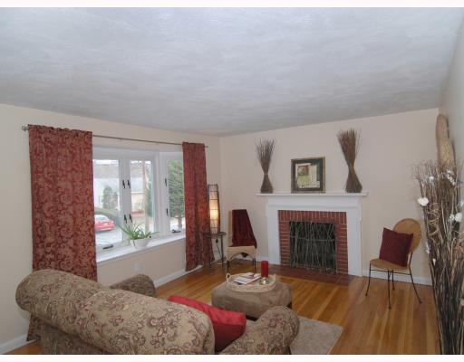 138 Macarthur Road Woonsocket, RI 02895 - Photo 3 of 12 Living Room.