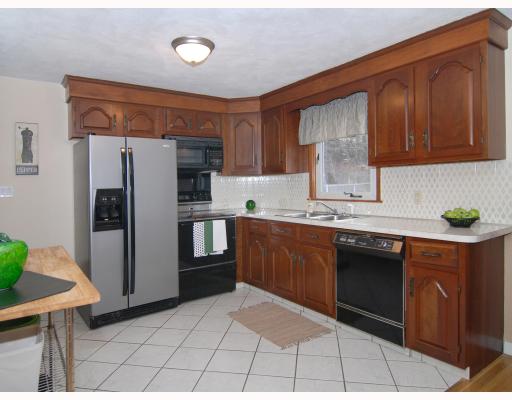 138 Macarthur Road Woonsocket, RI 02895 - Photo 6 of 12 Kitchen.