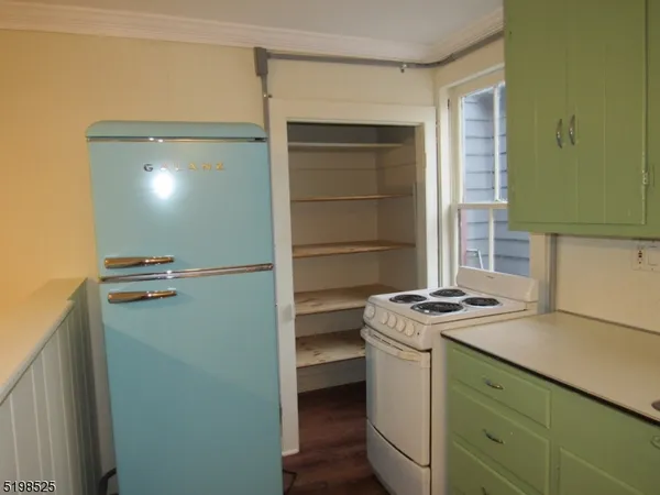 $1,750 | 49 Bridge Street, Frenchtown, NJ 08825