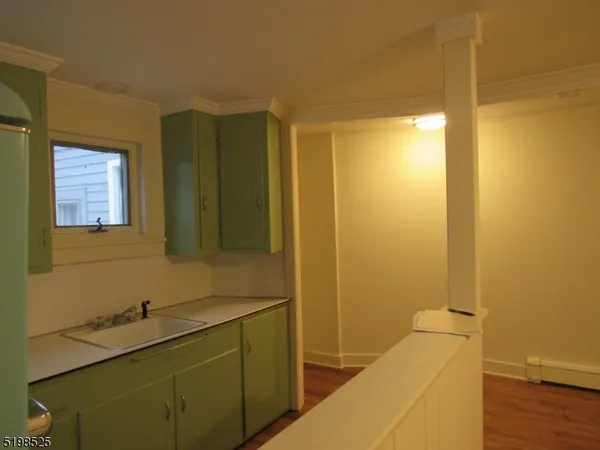 $1,750 | 49 Bridge Street, Frenchtown, NJ 08825