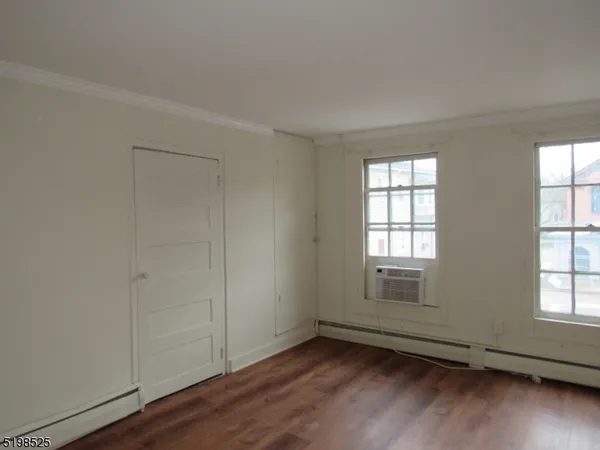 $1,750 | 49 Bridge Street, Frenchtown, NJ 08825