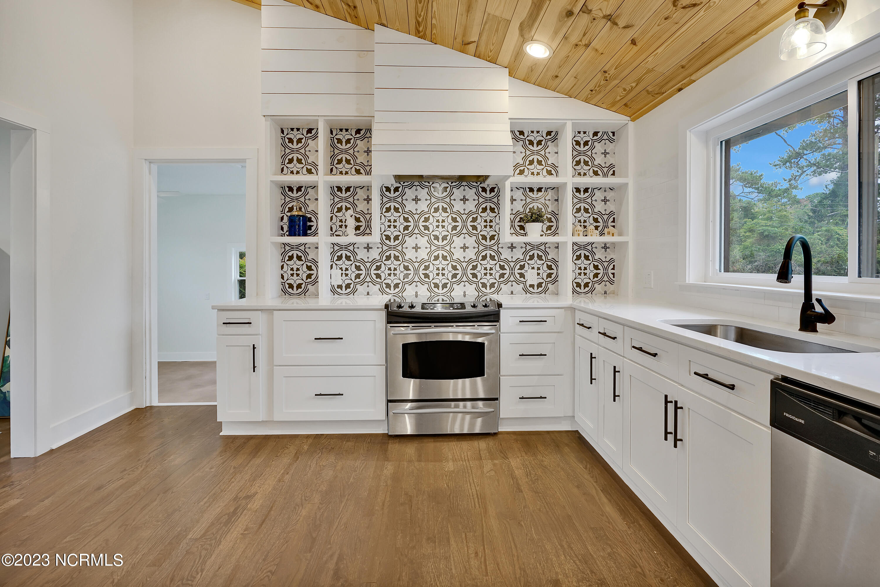 1601 Fordham Road Wilmington, NC 28403 - Photo 5 of 34 1601FordhamRoad-13