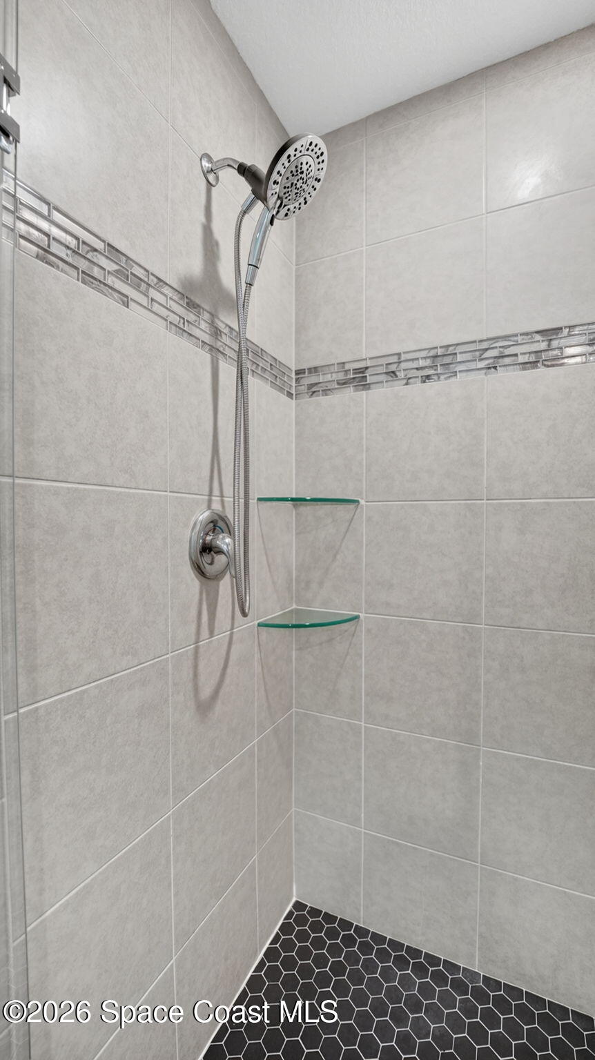 145 Benchor Road Northwest Palm Bay, FL 32907 - Photo 23 of 41 Owner's Suite Shower