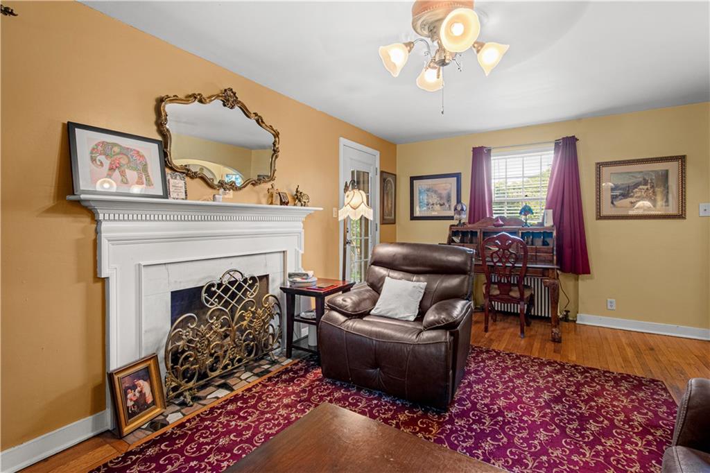 4703 Rolling Hills Road Pittsburgh, PA 15236 - Photo 4 of 29 Gallery Image 4