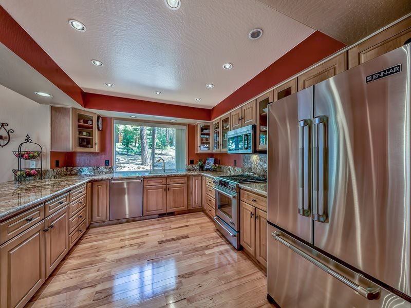 11746 Kitzbuhel Road Truckee, CA 96161 - Photo 6 of 14 Gallery Image 6
