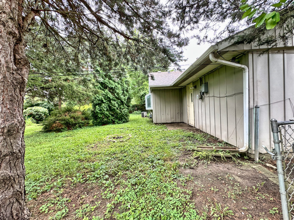 9961 Catalina Drive Indianapolis, IN 46235 - Photo 3 of 25