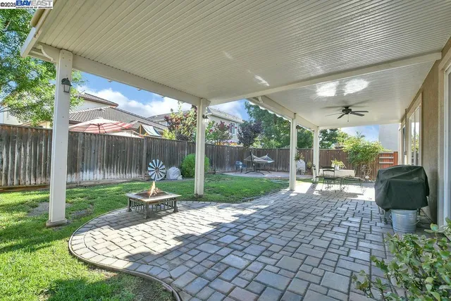 a view of a chair and table in backyard of the house