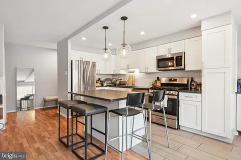 $289,000 | 2101 Chestnut Street, Unit 418, Philadelphia, PA 19103