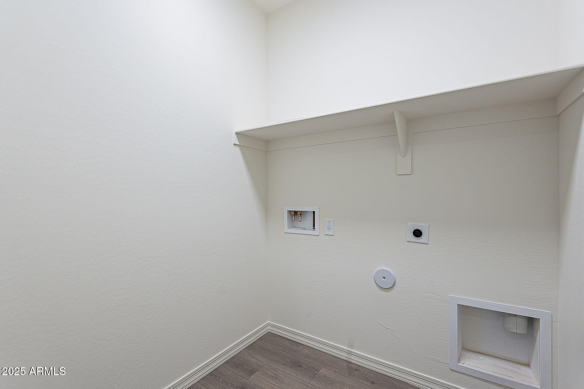 40025 Bunker Drive Maricopa, AZ 85138 - Photo 8 of 18 a view of a small space