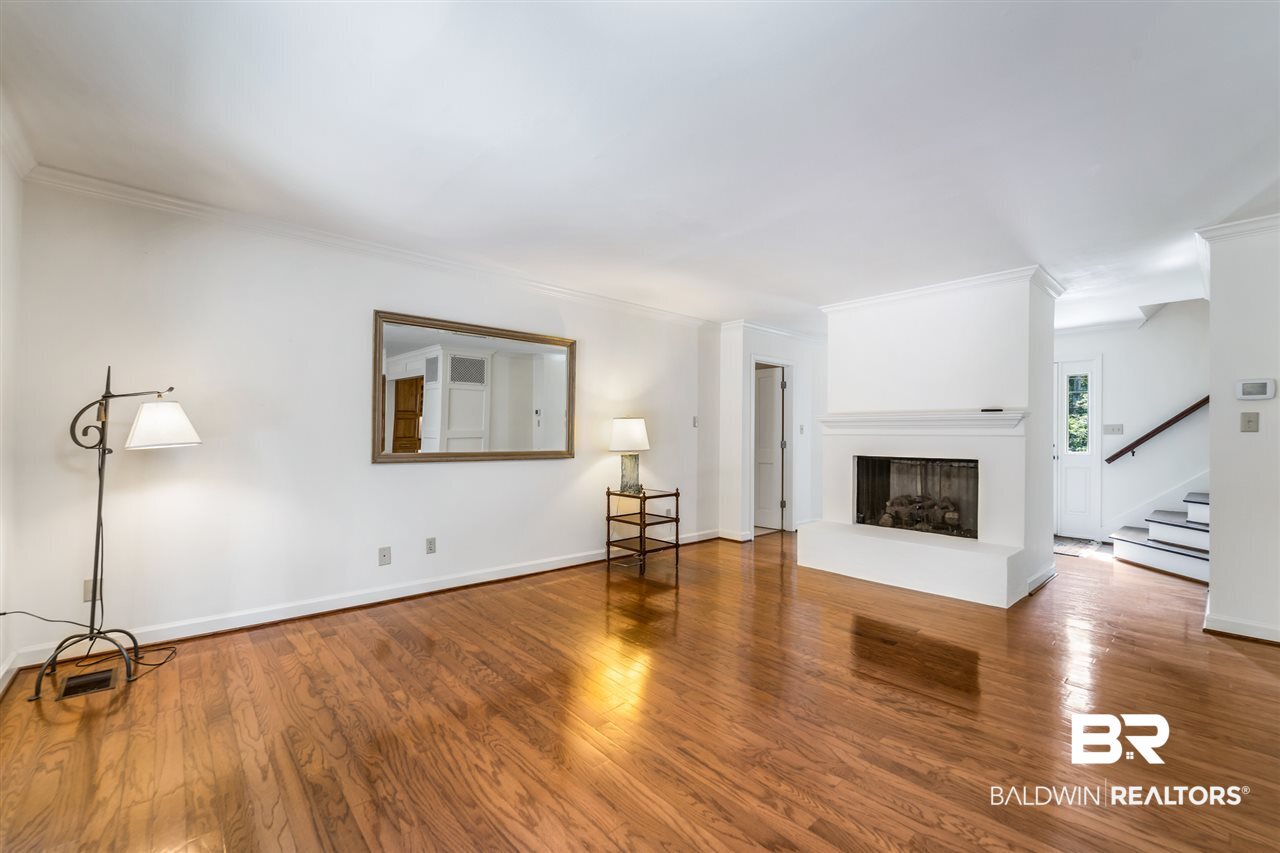 697 Cedar Avenue Fairhope, AL 36532 - Photo 7 of 30 Living Room