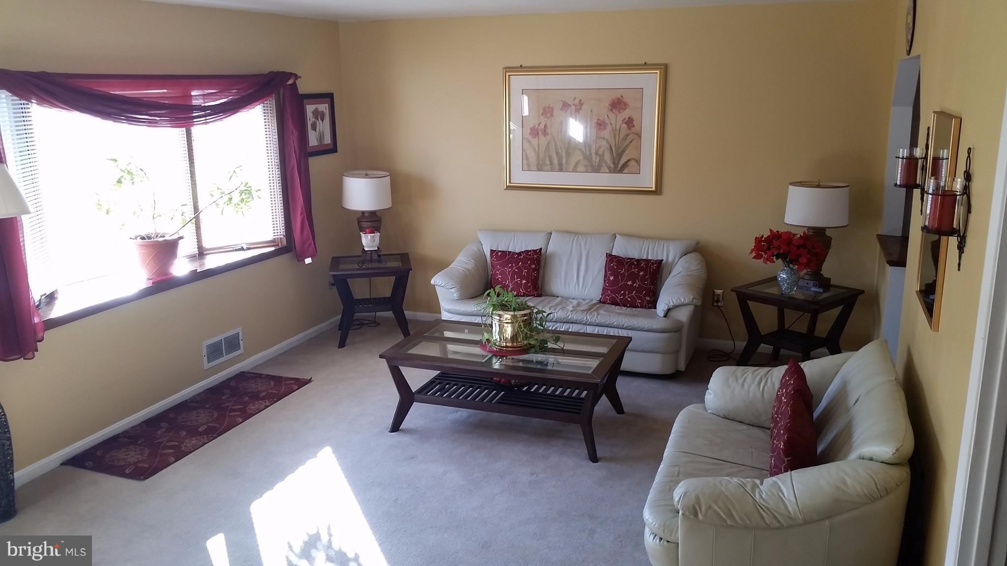 6910 Elbrook Road Hyattsville, MD 20784 - Photo 7 of 21 Living Room