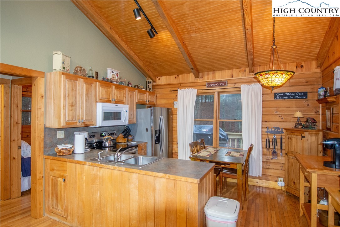 584 River Bend Hills Road Crumpler, NC 28617 - Photo 5 of 21 Gallery Image 5