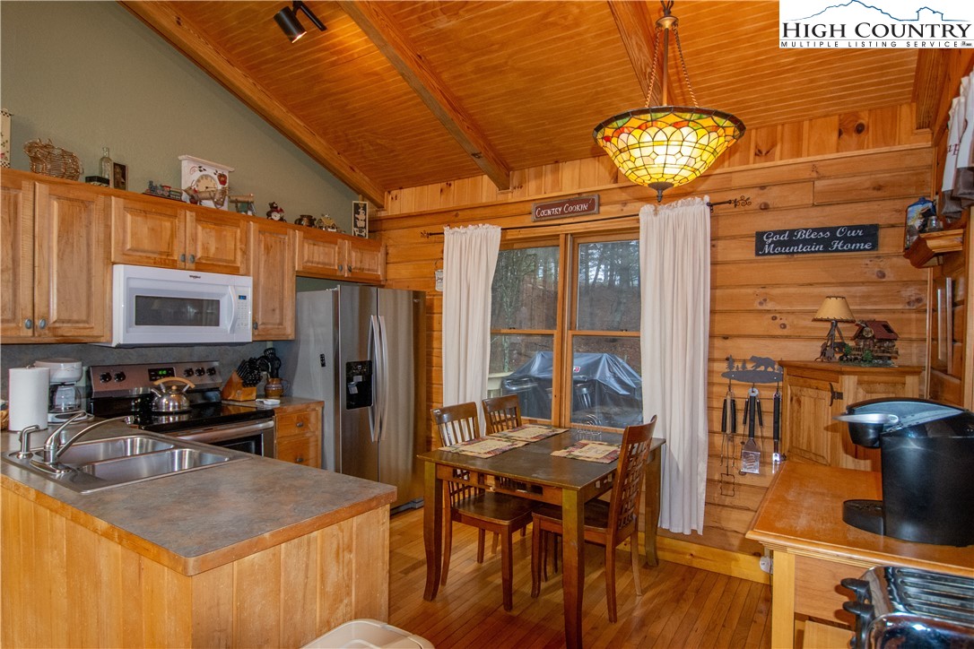 584 River Bend Hills Road Crumpler, NC 28617 - Photo 6 of 21 Gallery Image 6