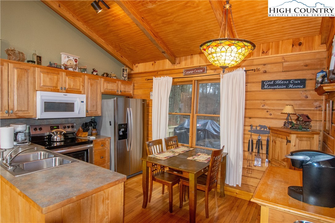 584 River Bend Hills Road Crumpler, NC 28617 - Photo 8 of 21 Gallery Image 8