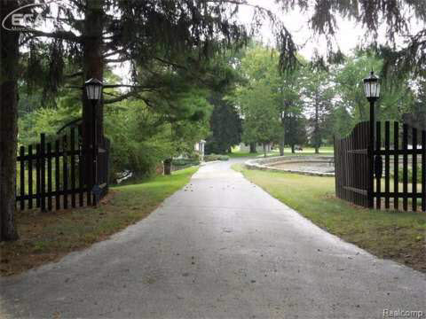 6611 Perryville Road Holly, MI 48442 - Photo 24 of 79 20444463-23.JPG