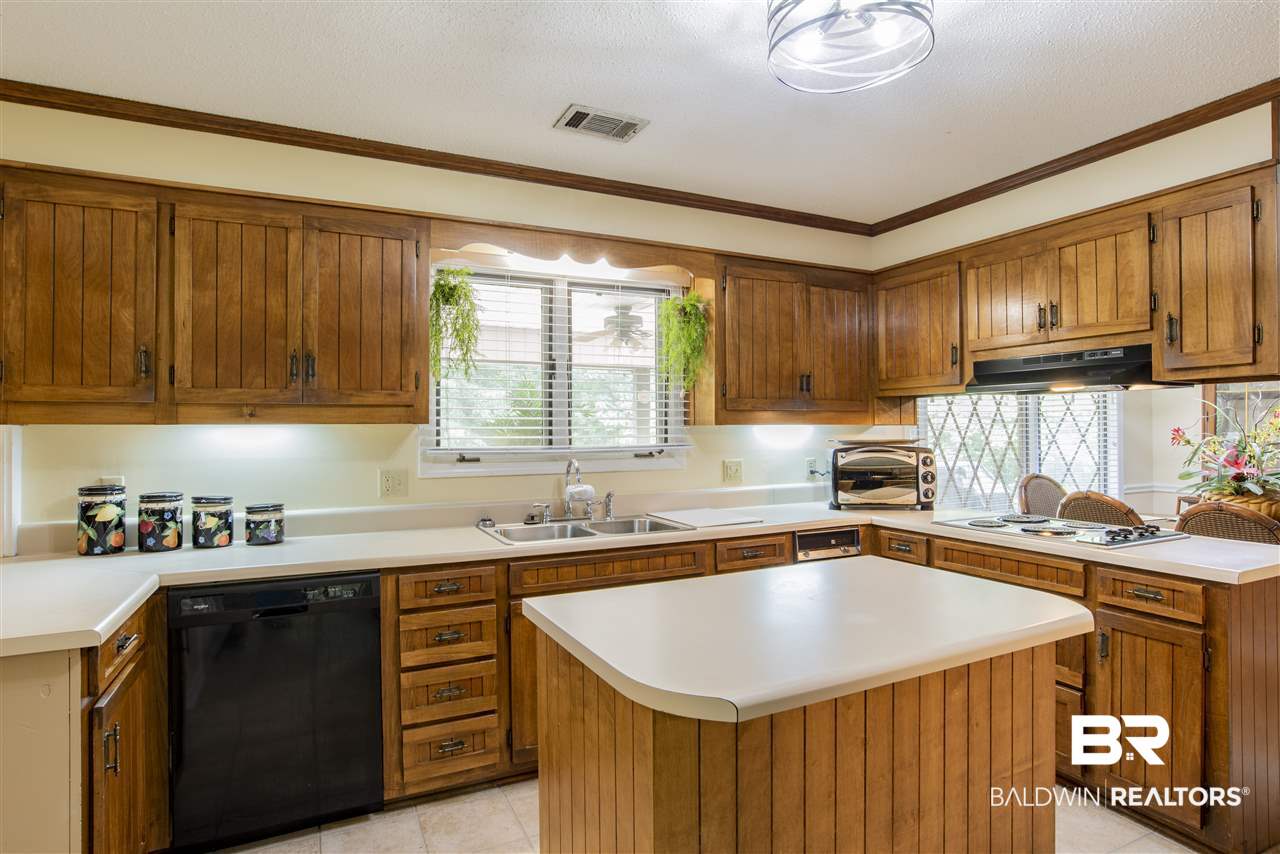 113 Fernway Drive Atmore, AL 36502 - Photo 10 of 25 Kitchen