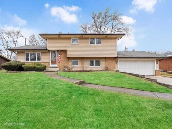 $465,000 | 564 East Bryn Mawr Avenue, Roselle, IL 60172