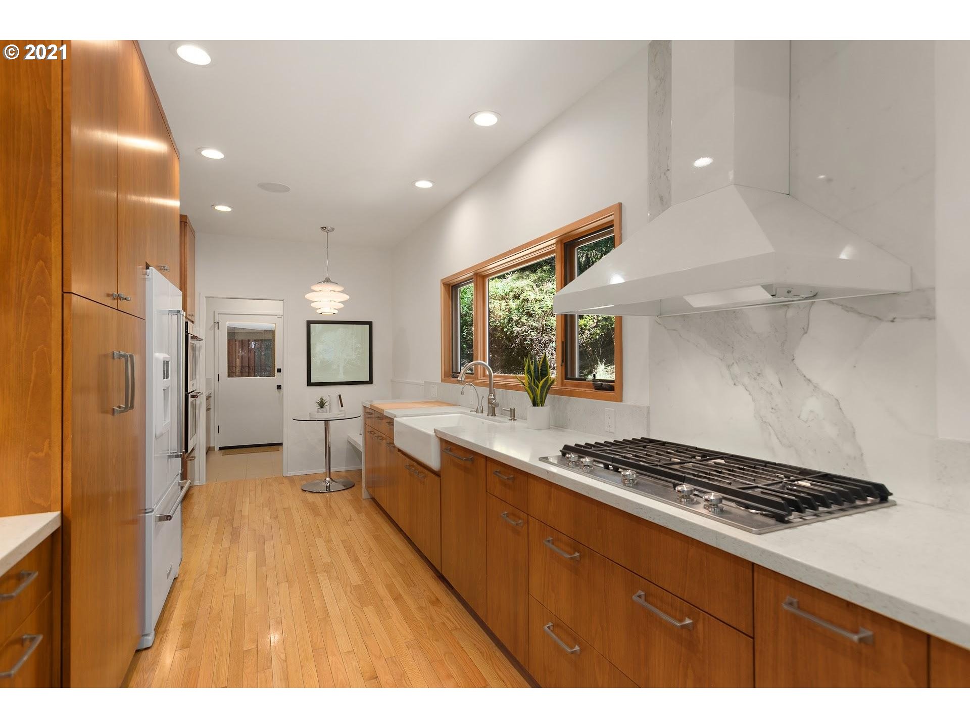 3327 Southwest Dosch Road Portland, OR 97221 - Photo 11 of 30 Gallery Image 11