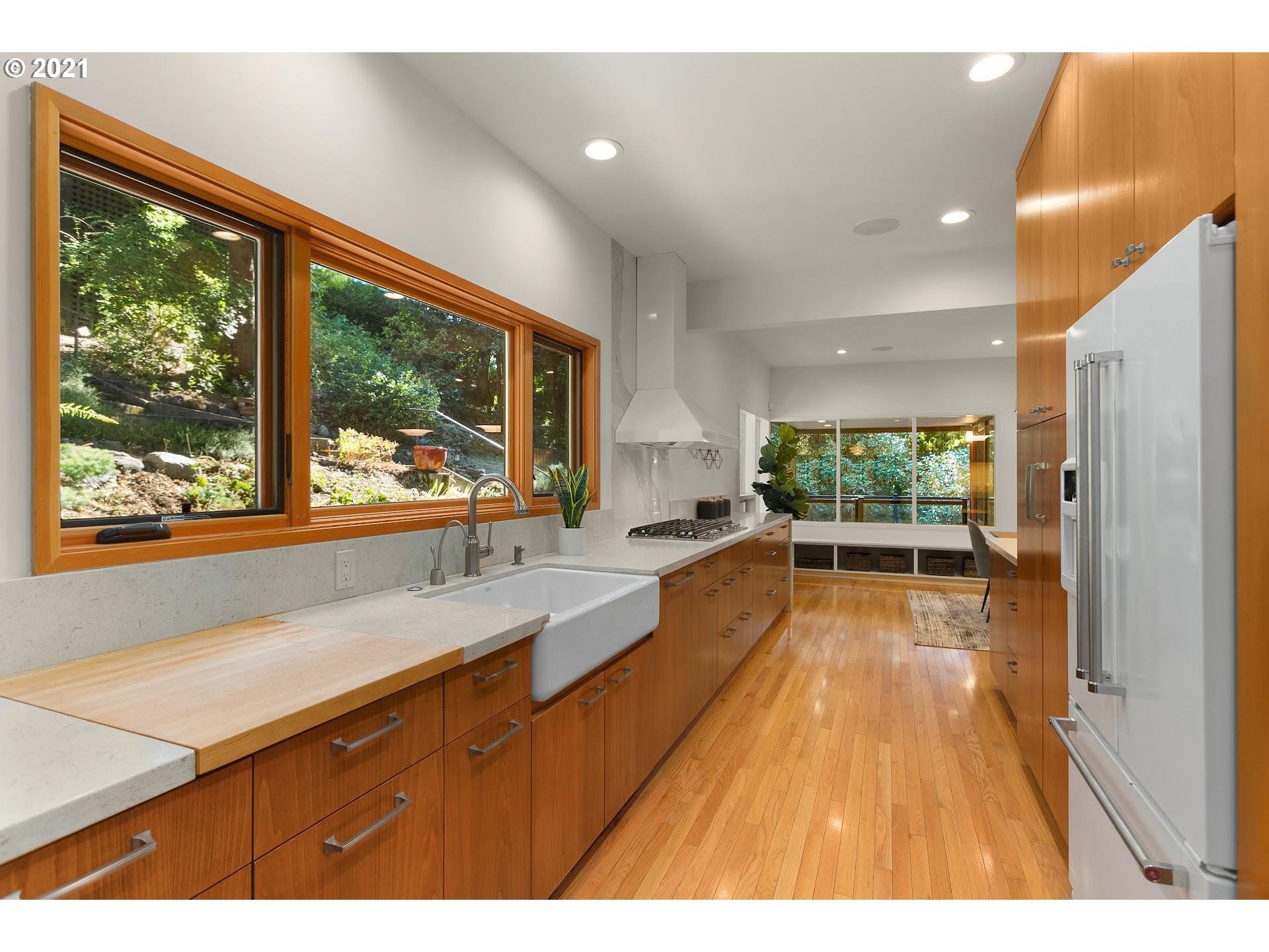 3327 Southwest Dosch Road Portland, OR 97221 - Photo 12 of 30 Gallery Image 12