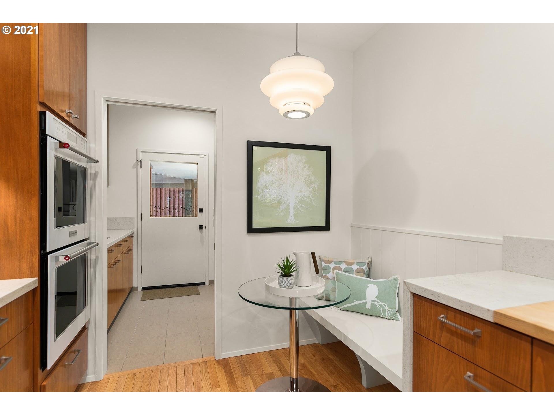 3327 Southwest Dosch Road Portland, OR 97221 - Photo 13 of 30 Gallery Image 13