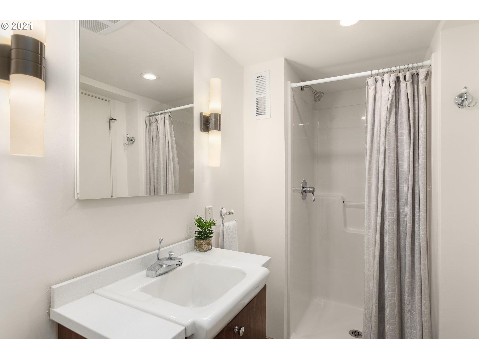 3327 Southwest Dosch Road Portland, OR 97221 - Photo 28 of 30 Gallery Image 28