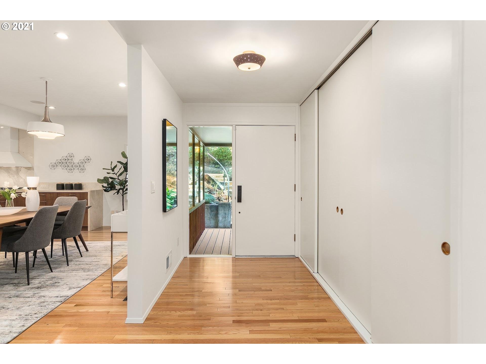 3327 Southwest Dosch Road Portland, OR 97221 - Photo 5 of 30 Gallery Image 5