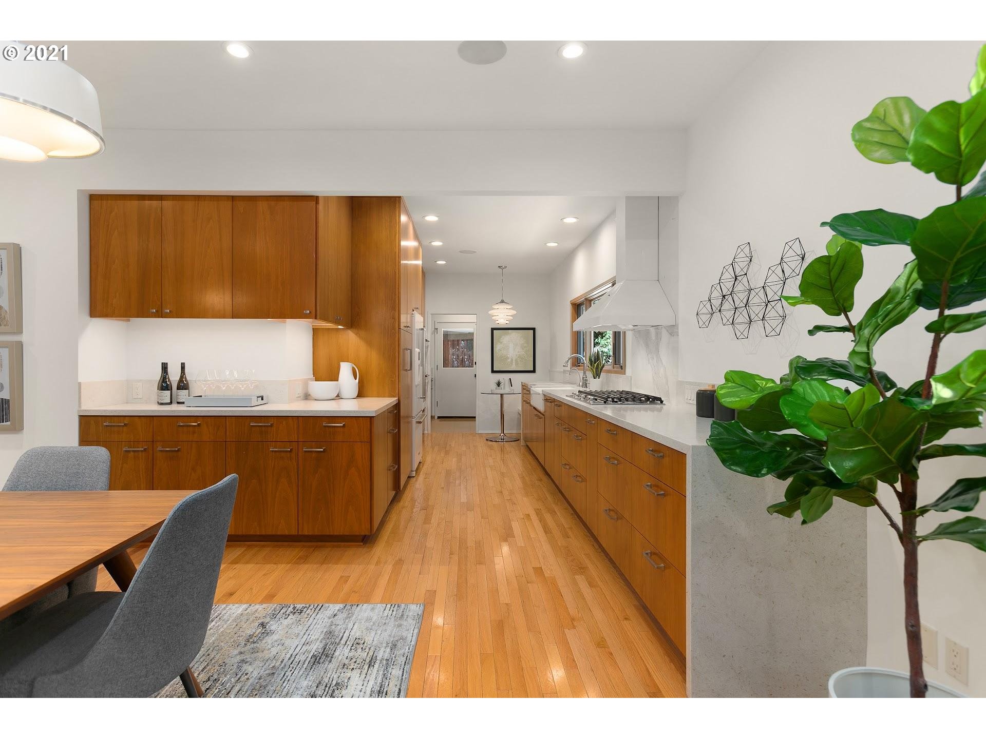 3327 Southwest Dosch Road Portland, OR 97221 - Photo 10 of 30 Gallery Image 10