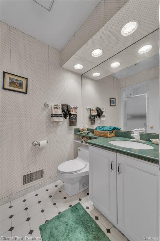 33801 Argonne Road Farmington Hills, MI 48335 - Photo 19 of 32