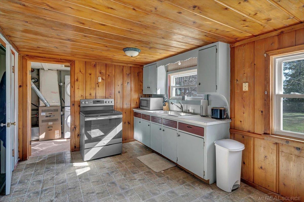 8169 Lakeshore Road Lexington, MI 48450 - Photo 6 of 14