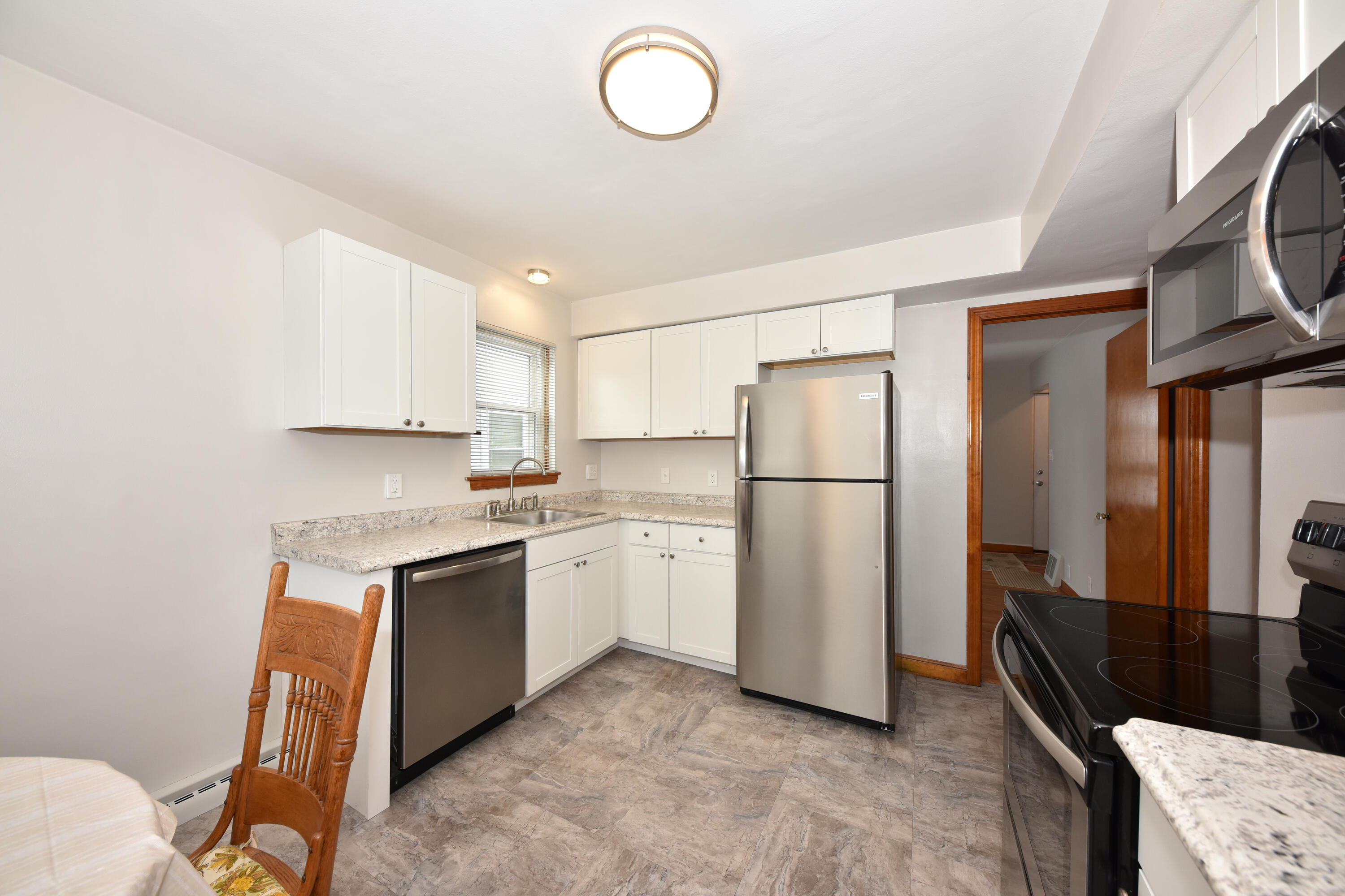 3344 South Springfield Avenue Milwaukee, WI 53207 - Photo 11 of 25 EUP_4735