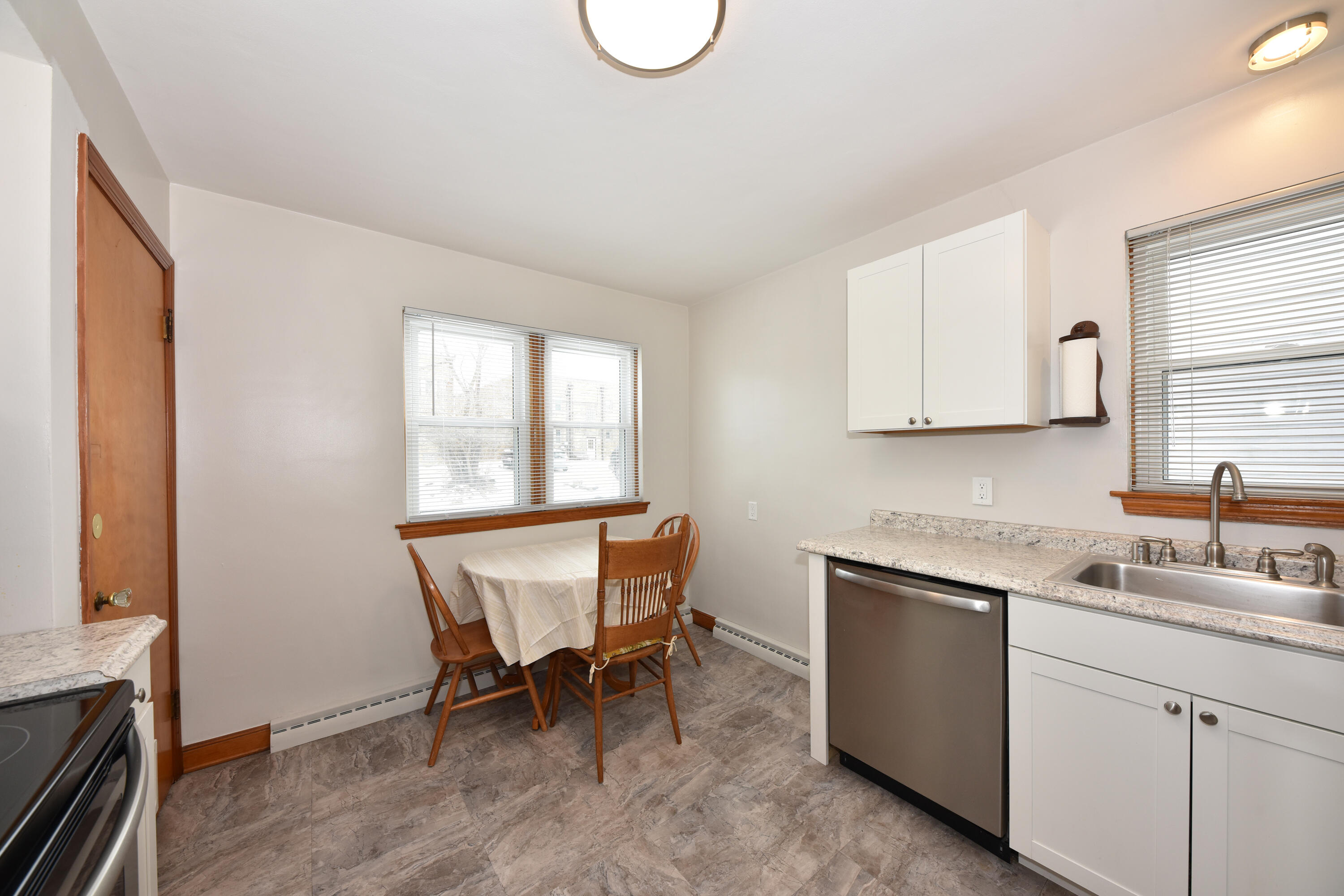 3344 South Springfield Avenue Milwaukee, WI 53207 - Photo 12 of 25 EUP_4736