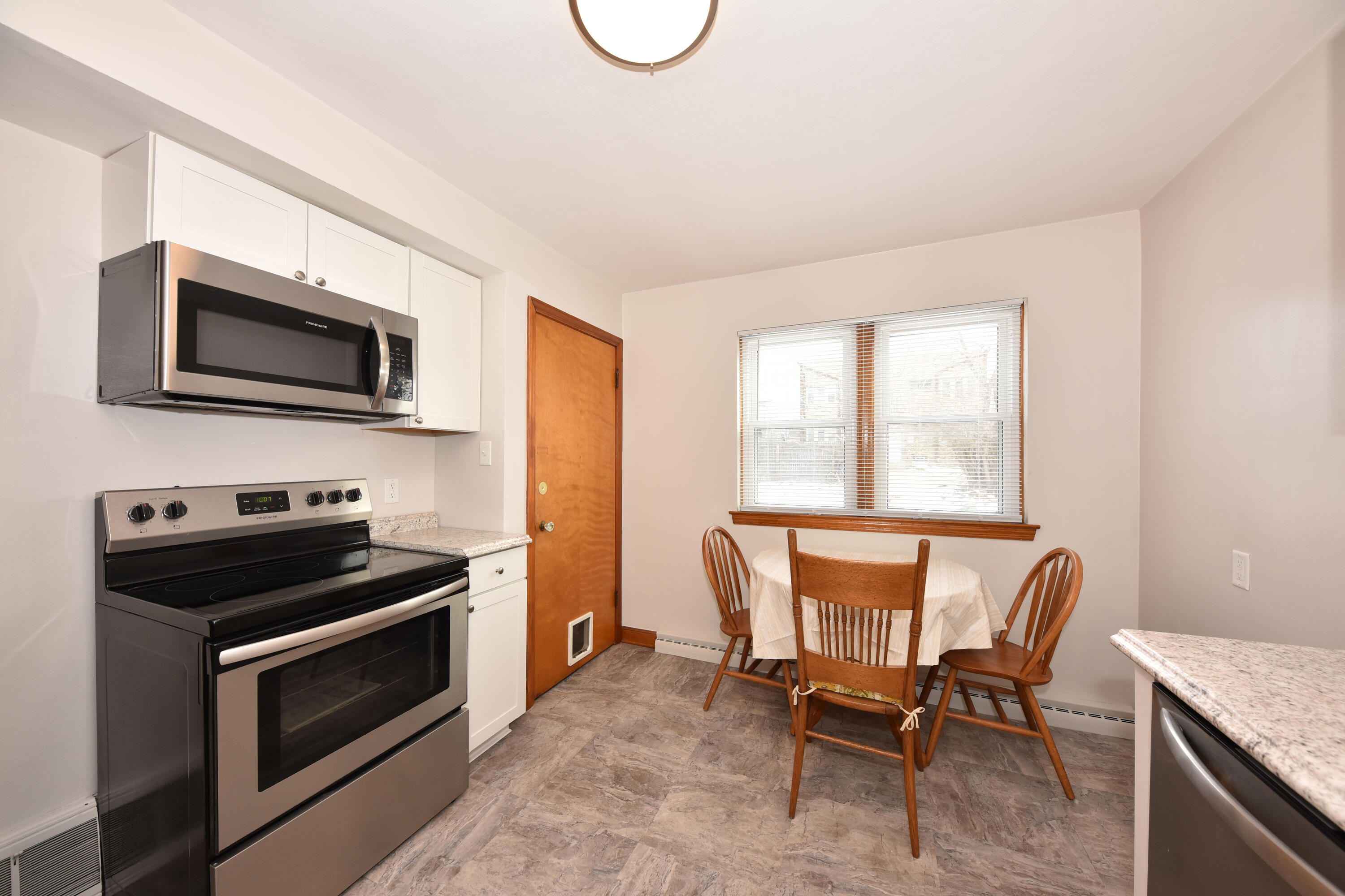 3344 South Springfield Avenue Milwaukee, WI 53207 - Photo 13 of 25 EUP_4737