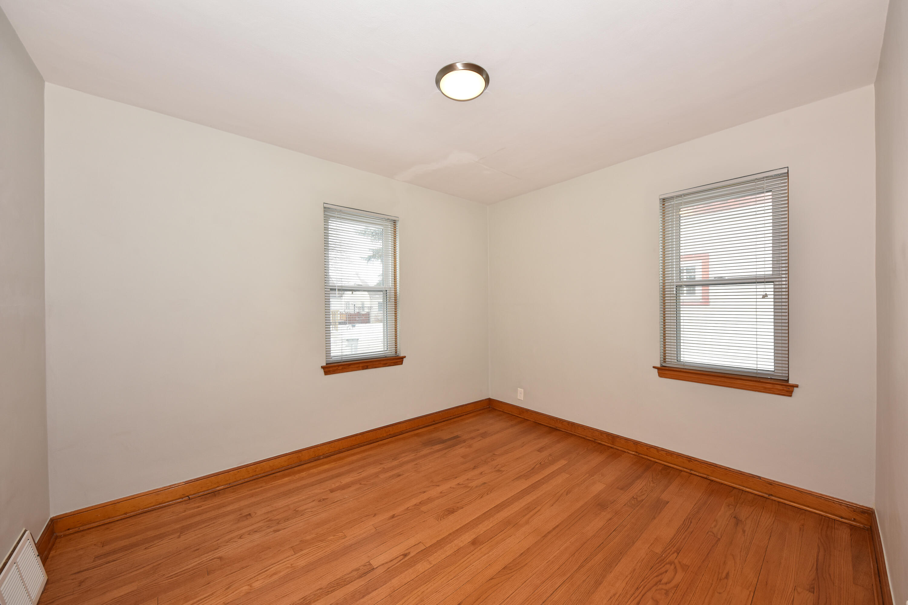 3344 South Springfield Avenue Milwaukee, WI 53207 - Photo 20 of 25 EUP_4744