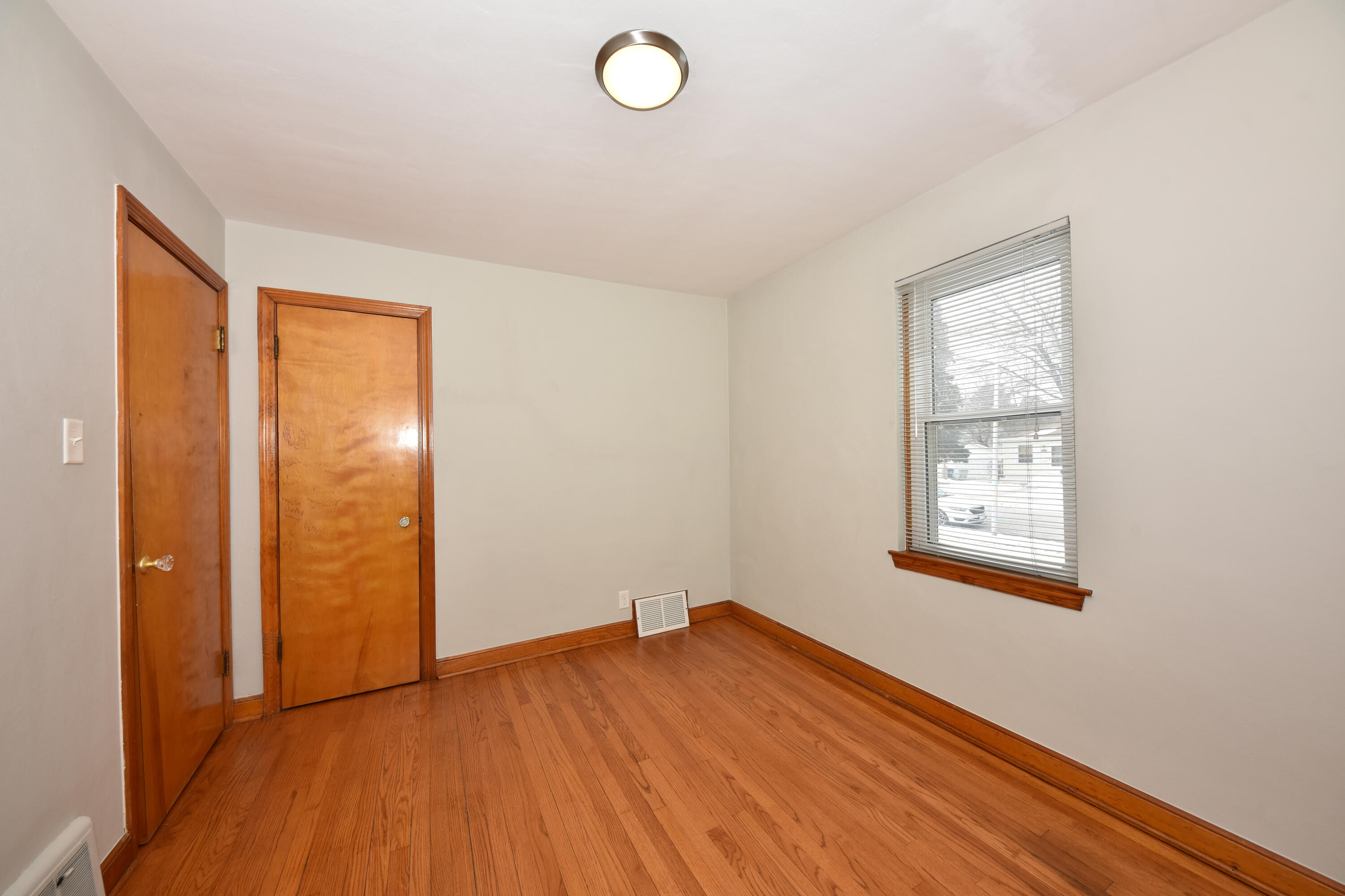 3344 South Springfield Avenue Milwaukee, WI 53207 - Photo 21 of 25 EUP_4745