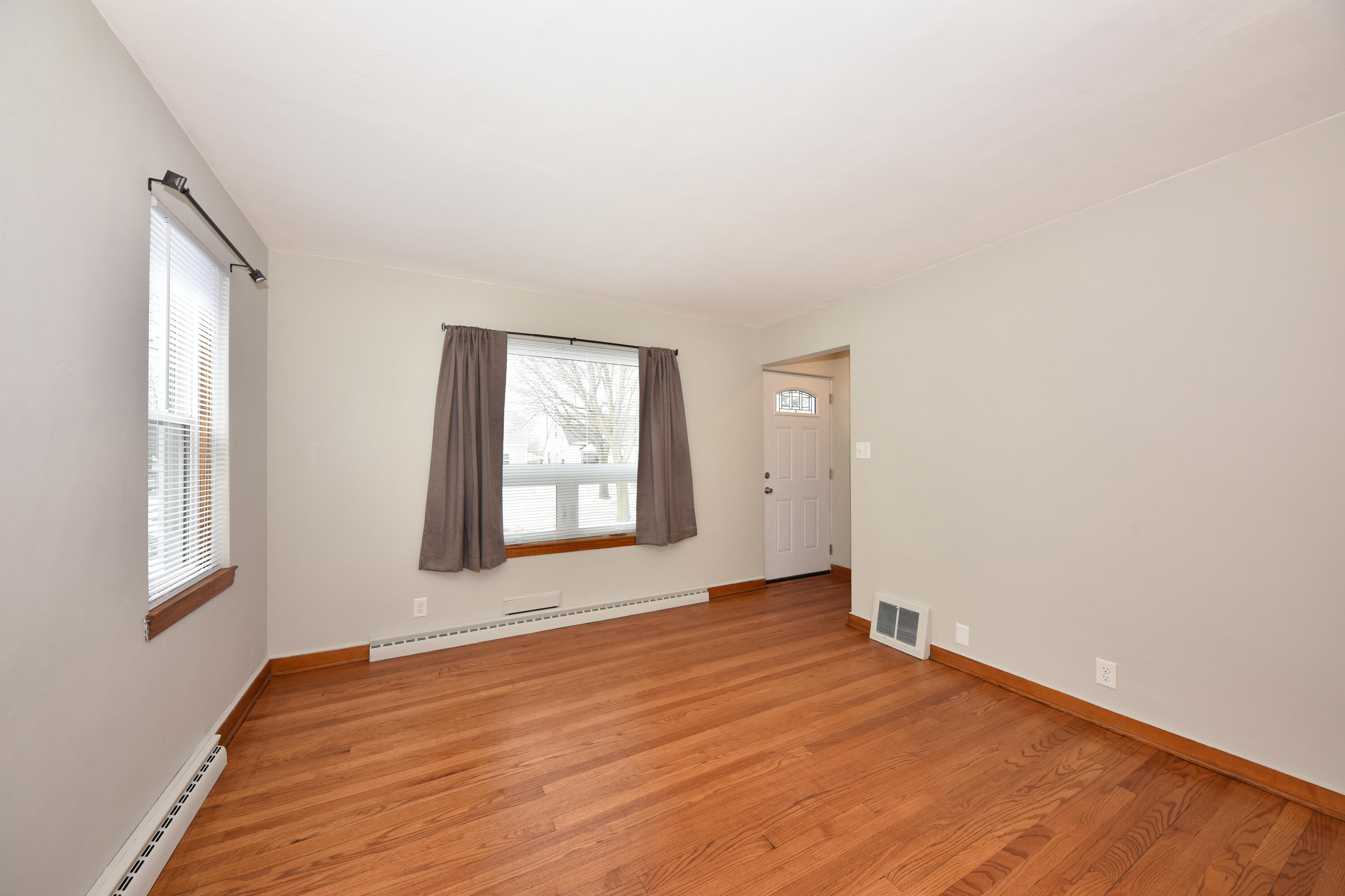 3344 South Springfield Avenue Milwaukee, WI 53207 - Photo 7 of 25 EUP_4732