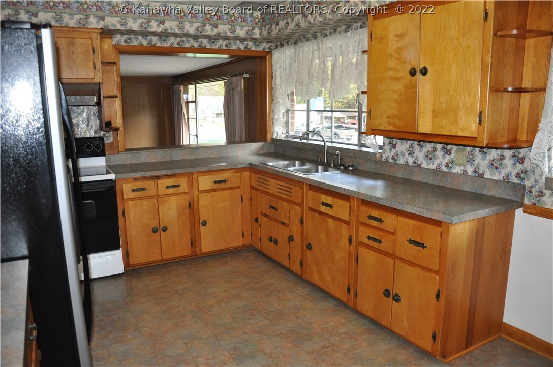3229 Short Creek Road Racine, WV 25165 - Photo 3 of 30 Lots of cabinets, nice countertops, good flooring...