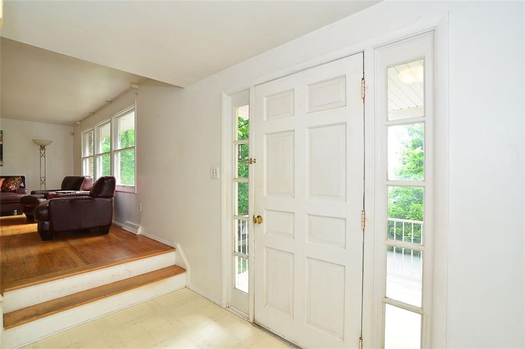 1196 Lehigh Road Pittsburgh, PA 15205 - Photo 2 of 20 Entry/Foyer