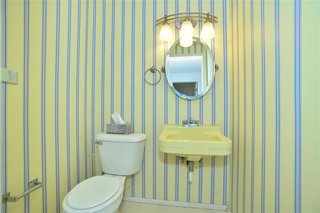 1196 Lehigh Road Pittsburgh, PA 15205 - Photo 14 of 20 1st Floor Partial Bath