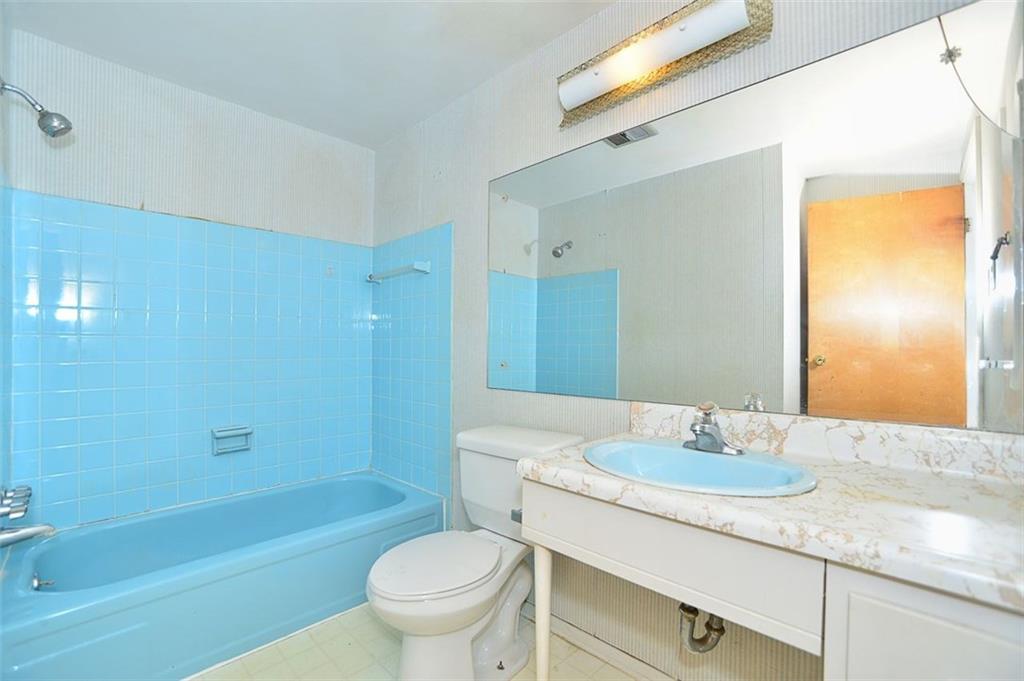 1196 Lehigh Road Pittsburgh, PA 15205 - Photo 19 of 20 FULL BATH