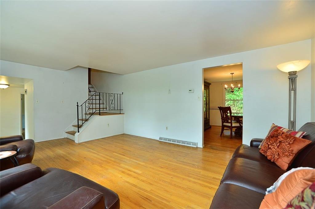 1196 Lehigh Road Pittsburgh, PA 15205 - Photo 4 of 20 Living Room