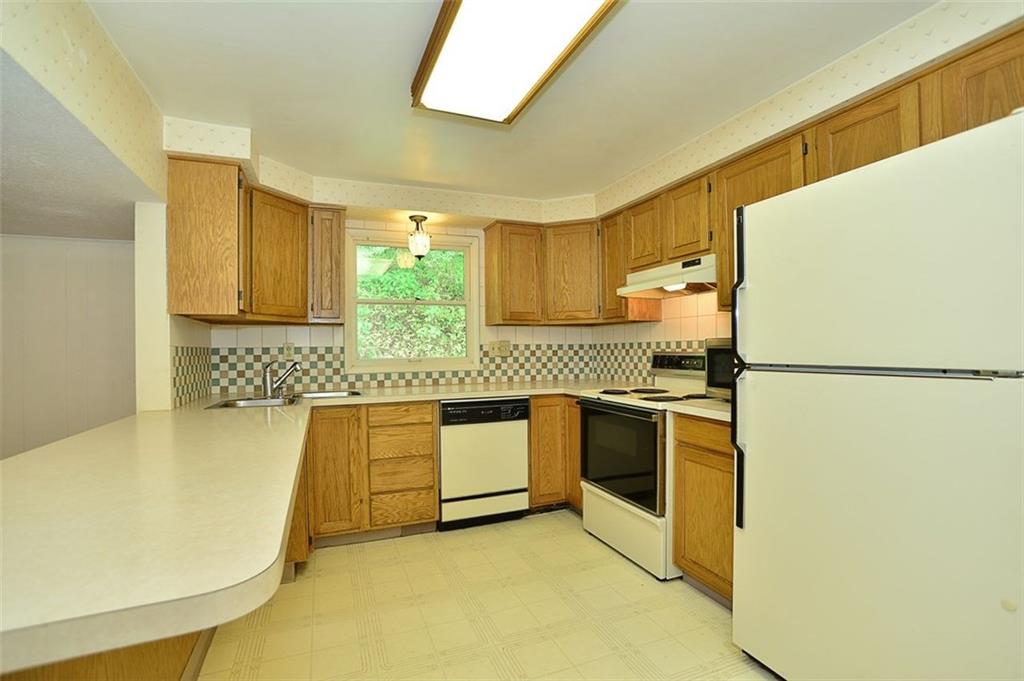 1196 Lehigh Road Pittsburgh, PA 15205 - Photo 9 of 20 Kitchen